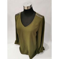 BLUSA CON VOLANTES EN LAS...